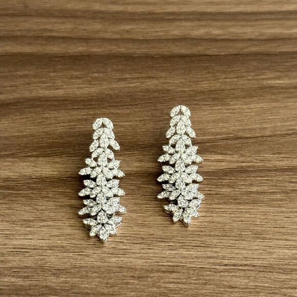 Leaf Drop Earrings Q577 - Picture 4 of 5